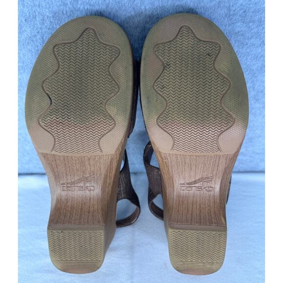 Dansko Women sz 40 Strap Sandals Brown & Gold Reptile Sandal Clog Wedge Comfort - Picture 7 of 9